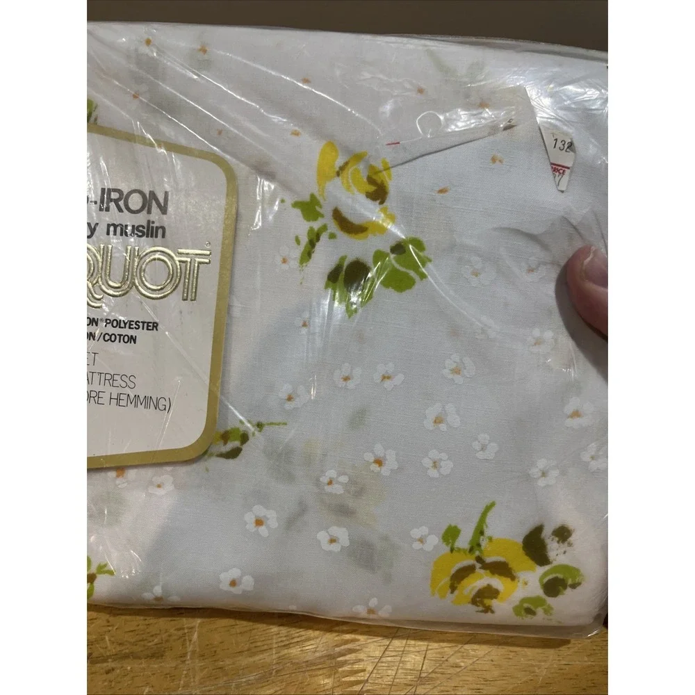 VTG‎ Pequot Yellow Rosebuds Sheet-Twin Flat Floral USA Cottage Garden